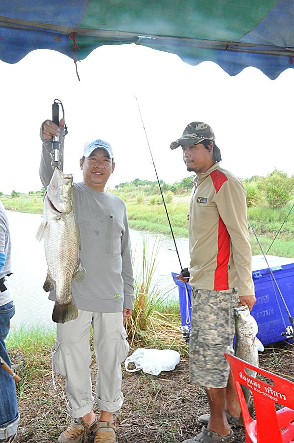 พี่โอ๋เอาปลาใหญ่มาชั่งแล้ว มีลุ้นๆๆ :laughing: :laughing: :laughing:
