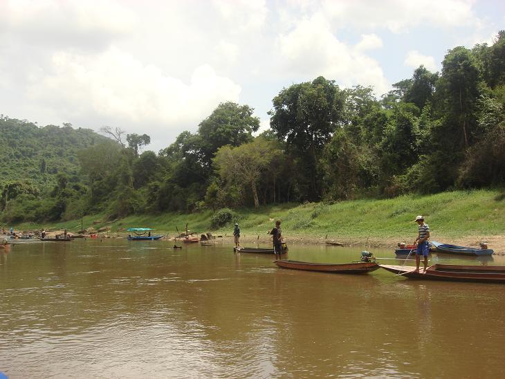 ขวามือเรือไต๋นะครับ...มาร่วมจิบน้ำแดงด้วยคน :grin: :grin: :grin: :grin: :grin: