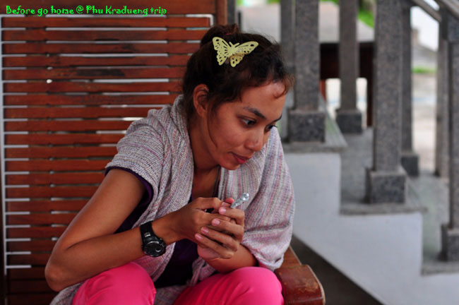 ตัดฉับ มาหลังร้านเจ๊กิม รอเวลาขึ้นรถกลับเมืองกรุง