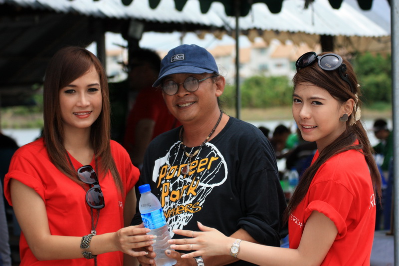 เบื้องหน้าครับ :cheer: :cheer: :cheer: