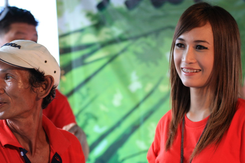 ตั้งใจถ่ายน้าลภ ศรีราชาหลิวนะครับ อิอิ ไหงติดมาครึ่งเดียวเอง :laughing: :laughing: :laughing: