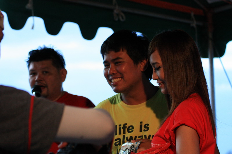 น้าแชมป์กับการรับกระป๋องเทพ อย่างภาคภูมิใจ :cheer: :cheer: