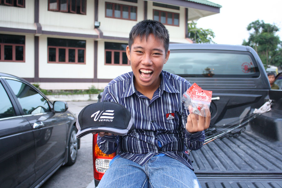 [b]ขอบคุณน้าโยสนับสนุน กระดี่โยโย
ร้านดิ้งฟิชชิ่งพานทอง สนับสนุนหมวก versus[/b] :prost: :prost: :pr