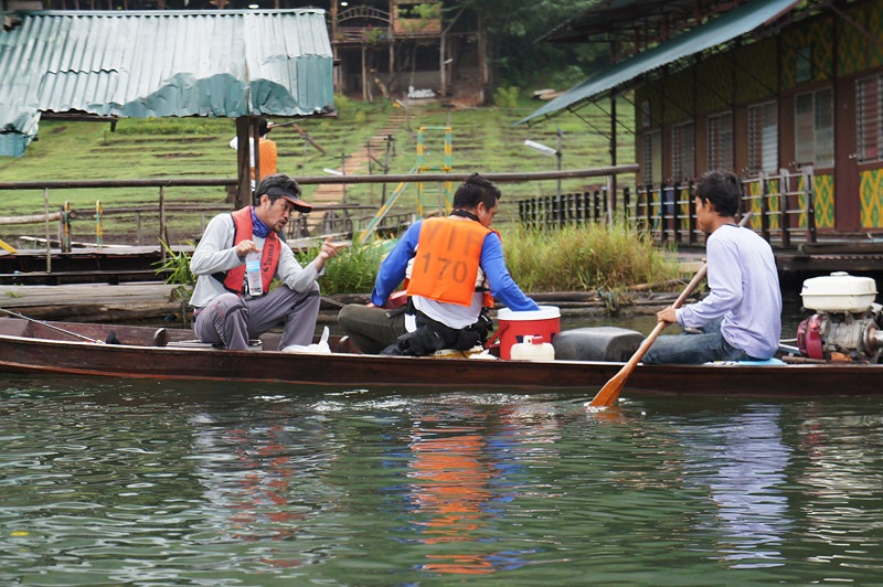 [b]ไต๋มาครบแล้วครับ ไม่ให้เสียเวลา ลงเรือกันให้ครบ 3 ลำ 3 หมาย พิชิตรางวัลที่ตั้งไว้  037 [/b] :laug