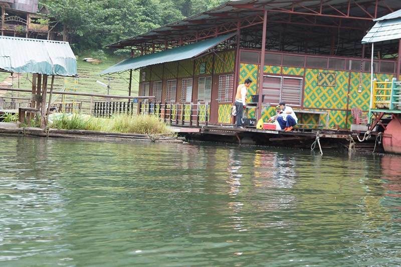 [b]ลำของน้านุ้ยกับน้านพกำลังหันหัวเรือเข้าไปรับครับ ยืนรอไปก่อนนะเพ่ 555555[/b] :laughing: :laughing