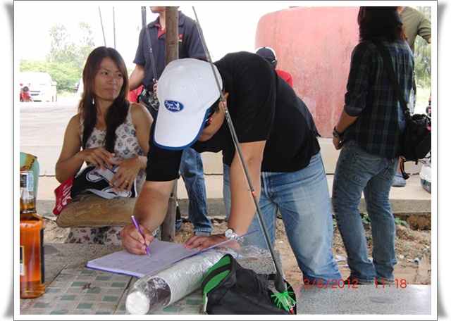  [b]ลงชื่อก่อน เดวต้องถ่ายรูปอีกเยอะ อิอิ[/b]
 :cheer: :cheer: :cheer: