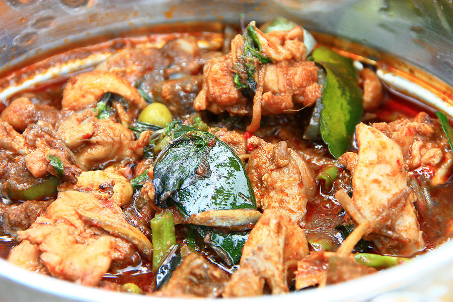 ผัดเผ็ดไก่ ก็สวดดยอดดดด  :umh: :umh: :umh:
