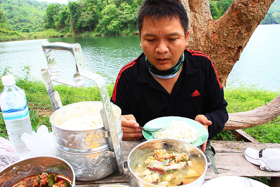 เพ่โปร ขอลุยเลย กินข้าวอร่อยเพราะได้ปลาแล้ววววว  :laughing: :laughing: :laughing: