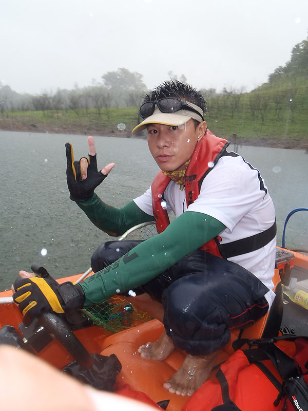  [b]สังเกตุว่าฝนตกหนักมากๆ แต่น้าต่ายยังสู้ สู้ นะน้าต่ายเนอะ :grin: :grin: :grin: :grin:[/b]