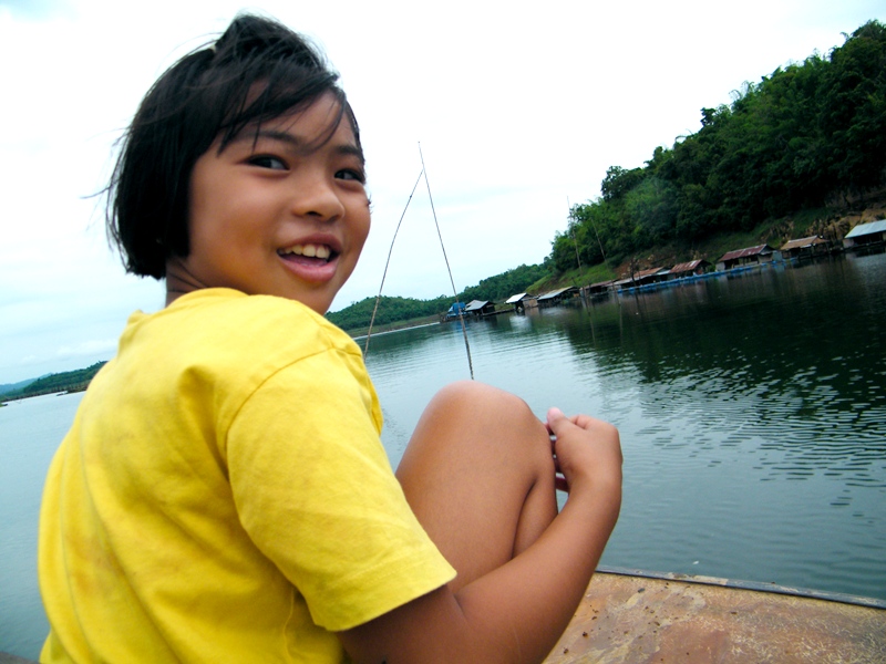 น้องโบว์ ลูกสาวไต๋แก่น อนาคตไต๋สาวคนนี้จะพาลุงๆ ไปตีเหยื่อนะค่ะ :laughing: :laughing: :laughing: :la