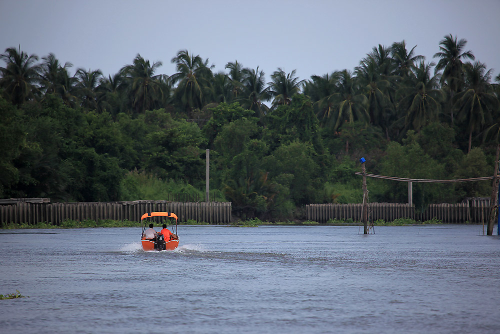 เรือวิ่งสวยงาม วางน้ำหนักเรือได้สมดุล เรือก็วิ่งฉิว :smile: