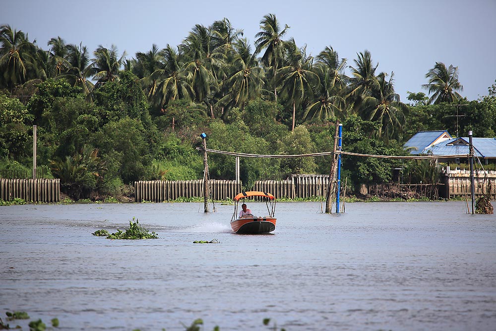 ขับเรือสไตล์น้าก๊อต น้ำท้ายเรือบานได้ใจจริงๆ  :smile: