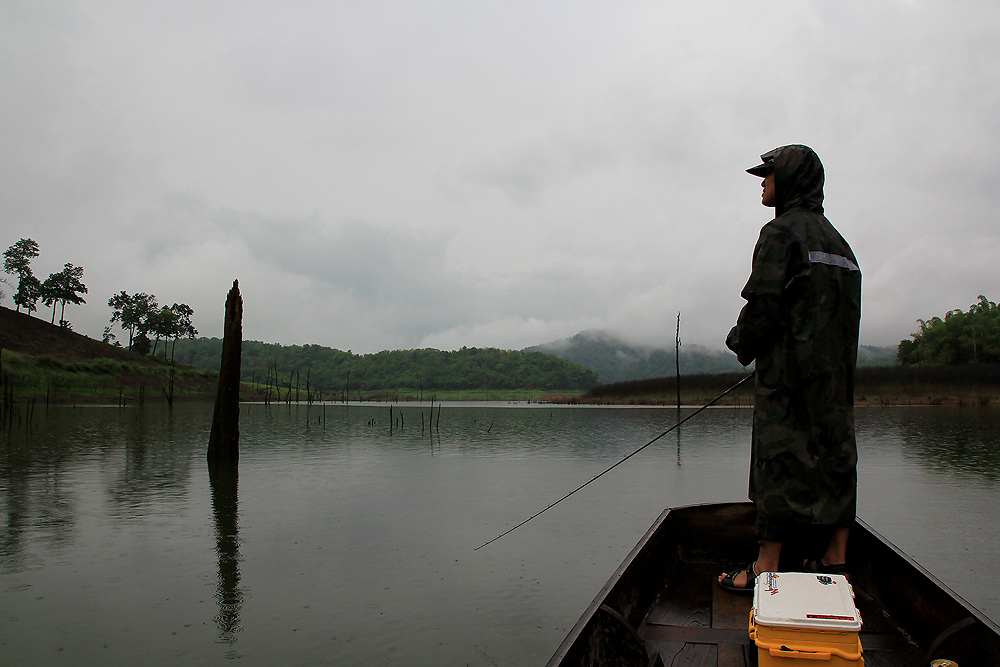 ออกไปได้ สักพัก ฝนลงตลอดเลยแถมเรือเสีย สตาร์ชไม่ติด ฮ่าๆๆจนหมดเวลา  ผมได้มา1 แต่ น้าโอแกไม่ถ่ายให้ เ