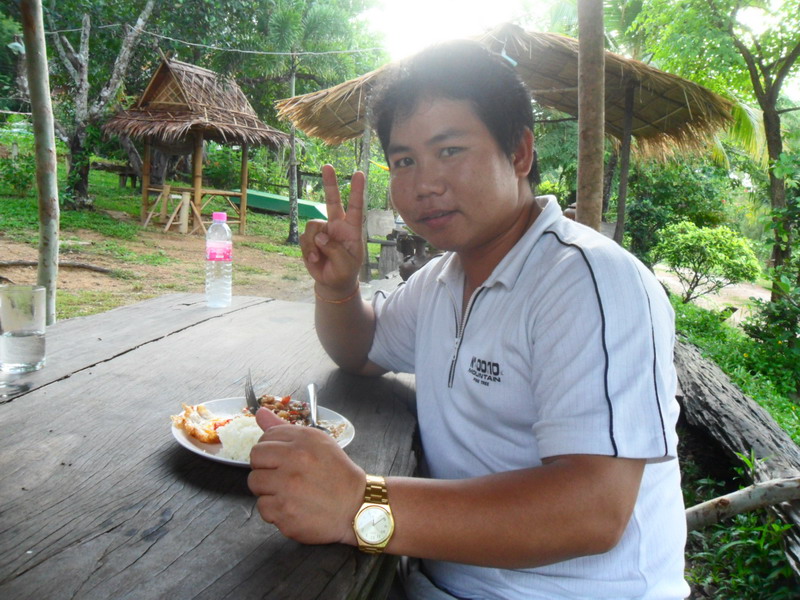 หลังจากดูที่พักกันแล้วก็มาทานข้าวกันก่อนดีกว่าครับ หิวแล้ว 
 :love: :love: