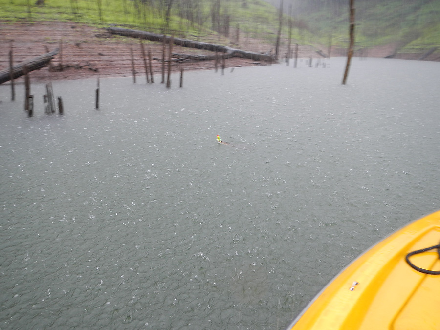 ลุยต่อได้ลองเทสกบActionLure ไปในตัวเลยว่าฝนตกๆแบบนี้ปลามันจะกัดไหม :grin: :grin: :grin: