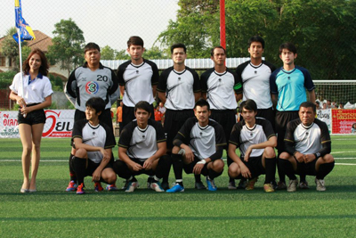 การแข่งขันฟุตบอลกระชับมิตร 

ทีมรวมดารา นำทีมโดย พี่เต๋า สมชาย 
