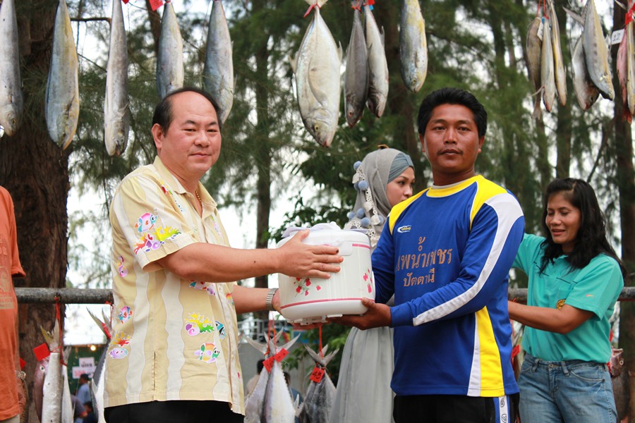 รางวัลรองชนะเลิศกัปตันเรือดีเด่น อันดับ 2 ได้แก่ กัปตันเรือ ทีม เจ๊นกปัตตานี

กัปตัน นพดล  ชื่อเรื