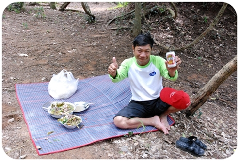เมนูแรก ต้มยำผักรวมครับ(สำหรับท่านที่ชอบกินแห้วอย่าลืมใส่ลงไปด้วยนะ)