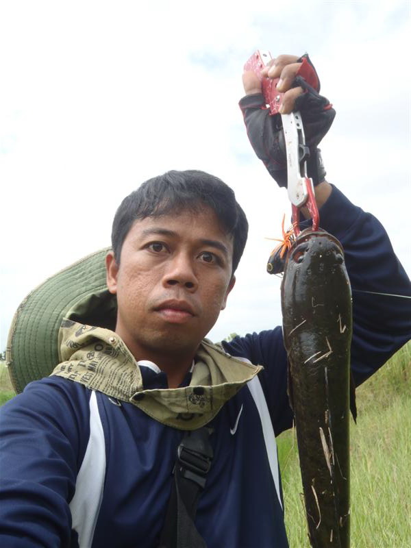 
      ขอซัก 1 ภาพครับ  ทำหน้าดุๆ หน่อยเดียวมีคนมาเเย่งหมาย

 :grin: :grin: :grin: :grin: :grin: 