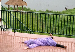 จะเล่นน้ำแต่กลัวเปียกอ่ะ :laughing: :laughing: :laughing: