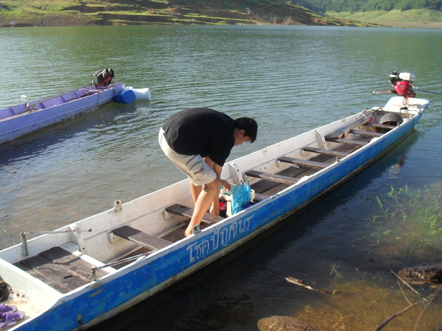 มาถึงก็โดนผลักไส ให้รีบลงเรือ เดี๋ยวไม่ทันให้อาหารเช้าปลา  นึกถึงทุกครั้งที่มาแล้วต้องเดินขึ้น-ลง   