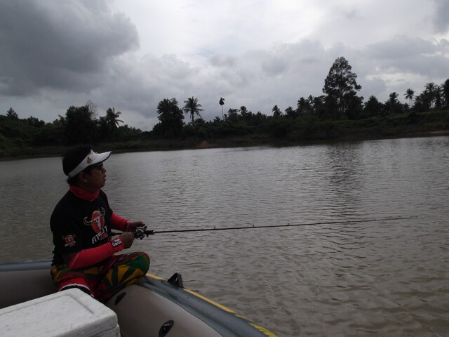 [q][i]อ้างถึง: สาวกเหยื่อปลอม posted: 14-06-2555, 21:12:07[/i]

เรือหนักมากไปก็ปล่อยลมออกไปสิจะได้