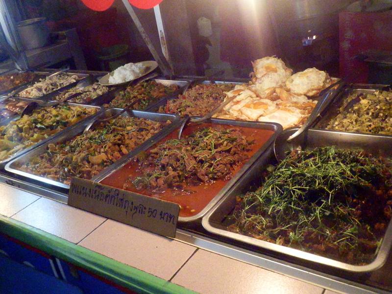 เช้าก็หิวละคับแวะซื้ออะไรรองท้องกันก่อนนะคับ