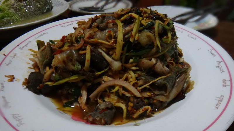 เมนูนี้ที่อยากนำเสนอถ้าหากมากันพร้อมหน้าพร้อมตาแล้วต้องได้กินเมนูนี้กันทุกคนนั่นก็คือยำกบ โอ๊บๆ

 