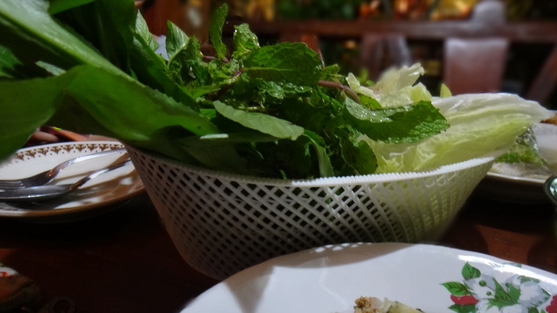 ผักเอาใว้กินกับลาบ

 :cheer: :cheer: :cheer: