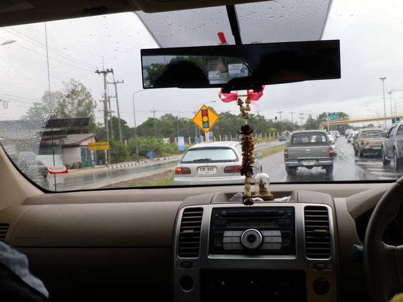 ฝนตกอีกแล้วคับ 