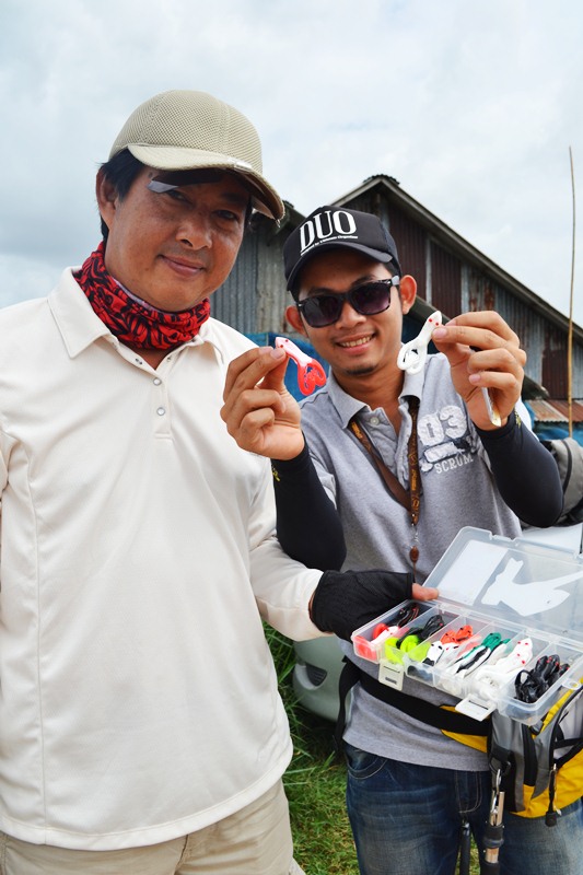 เหยื่อ PT Lure ถูกพัฒนา เพื่อเกมส์ปลาช่อนในเมืองไทย โดยเฉพาะครับ น้ำยางและ กากเพชร นำเข้าจาก USA ทั้