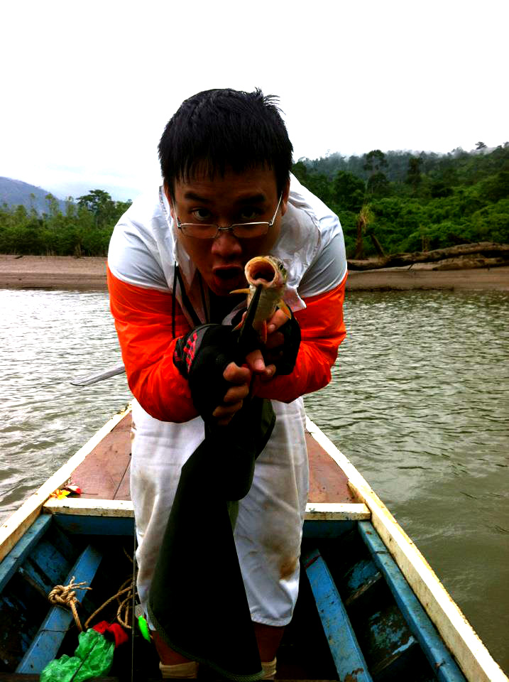 ตีอยู่สักพักก็ได้เจ้าตัวน้อยตัวนี้มา เห็นไล่กัดลูกปลาอยู่เลยตีเหยื่อไปเกียวมา 555
 :laughing: :laug