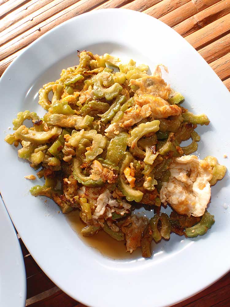มะระผัดไข่ กับ ข้าวต้มร้อนๆ อร่อยเหาะเลยครับขอบอก  :umh: :love: