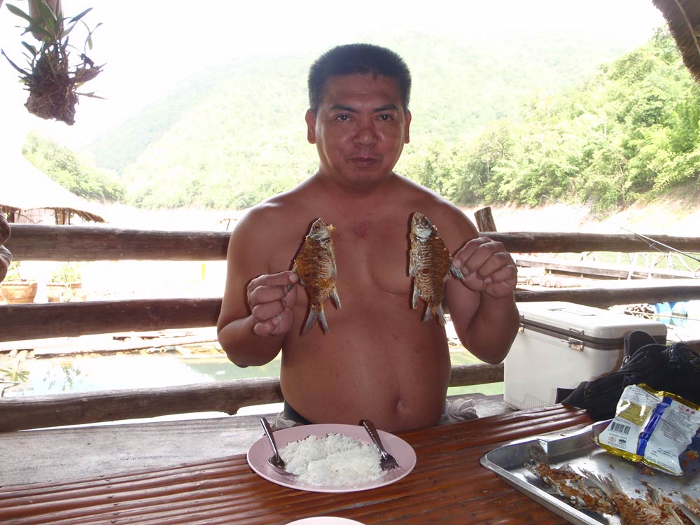 ปลาทูทอด ซะด้วย  :laughing: :laughing: :laughing: