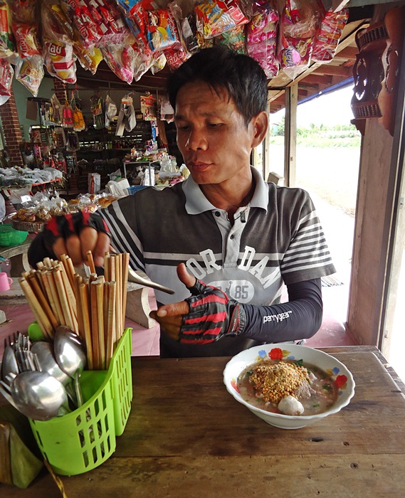 จัดหนัก..ก๋วยเตี๋ยวต้มยำ กันไปเลยดีกว่า อาหารมื้อเช้า  :cool: :cool: :cool:

 :cheer: :cheer: :che