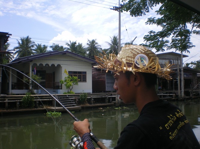 วิ่งโดด! เห้ย!คลองดำเนินฯเรือเยอะนะ นาทีเสียว ดีที่ตอนนั้นไม่มีเรือเครื่องวิ่ง :sick: :sick:

 [u]