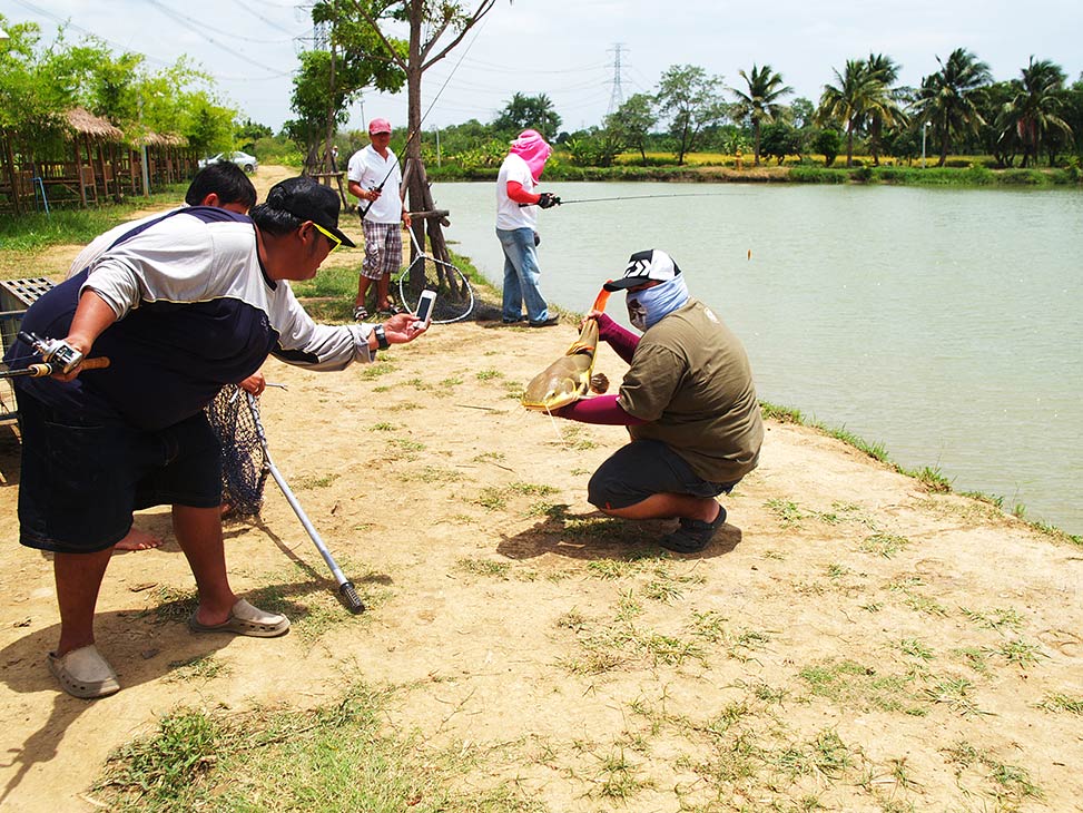 ถ่ายภาพเป็นที่ระลึกเก็บไว้ในความทรงจำ   :smile:
