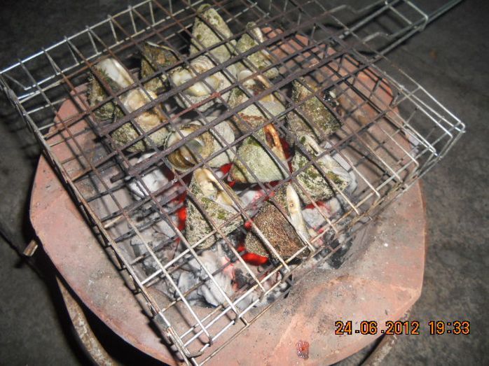 ของอร่อยอีกอย่างครับ.......หอยย่าง...หอมมมมมมม :umh: