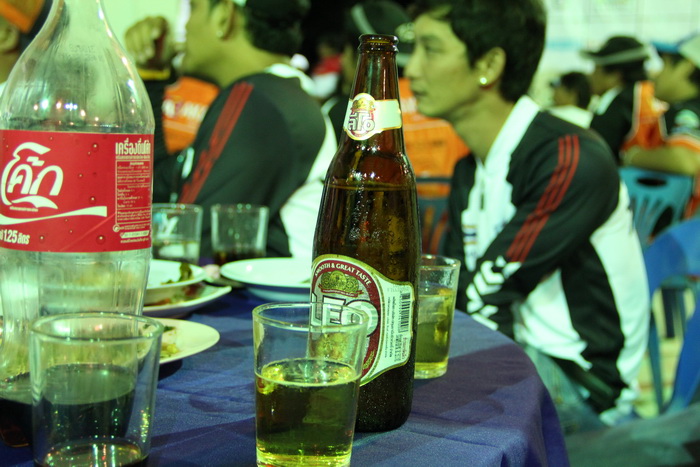  [b]นี่ก็บรรยากาศบนโต๊ะ[/b] :cheer: