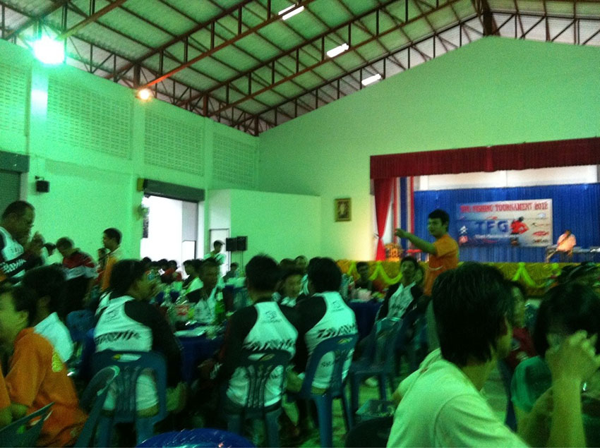 เข้ามาในงาน ช่วงเย็นก่อนวันแข่ง
 :cool: :cool: