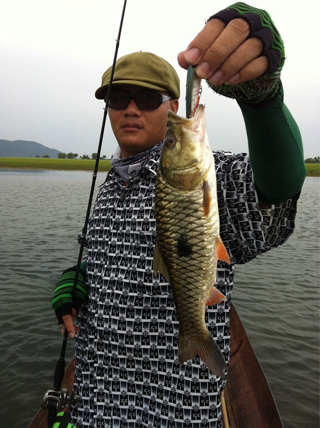 หลังจากตามหาตัว ฆาตกร แถวๆ นั้นไม่นาน 

ก็ได้มาอีก 1 หน่วยค้าบ :cool: :cool: :cool: