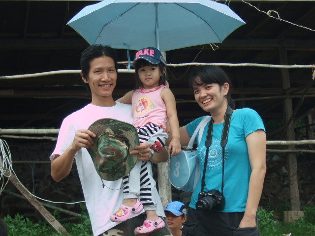 ส่วน น้าเนต มากับท่าน ผบ.และสาวน้อย กำลัง น่ารัก น่าชัง เลยครับ
 :love: :love: :love: :love: :love: