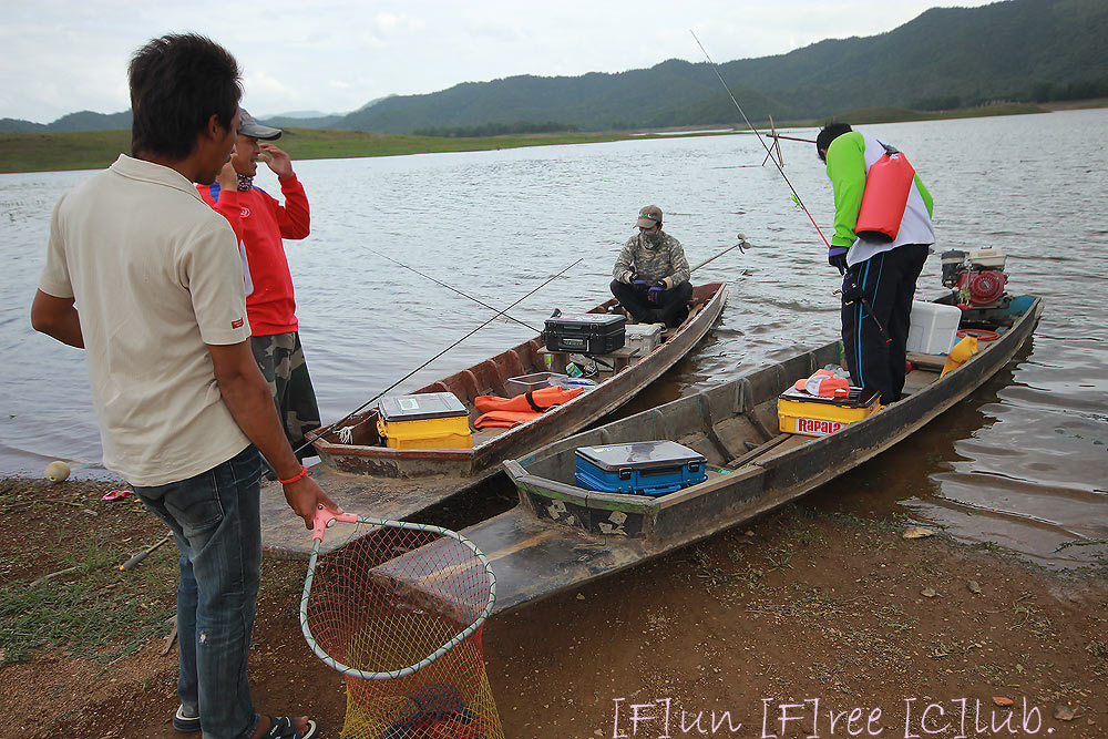 

บ่าย 3 เราออกรอบบ่ายกันครับหลังจากกินข้าวอาบน้ำ (เหมือนอยู่ที่บ้านตัวเองเลยอะ)       :laughing: 