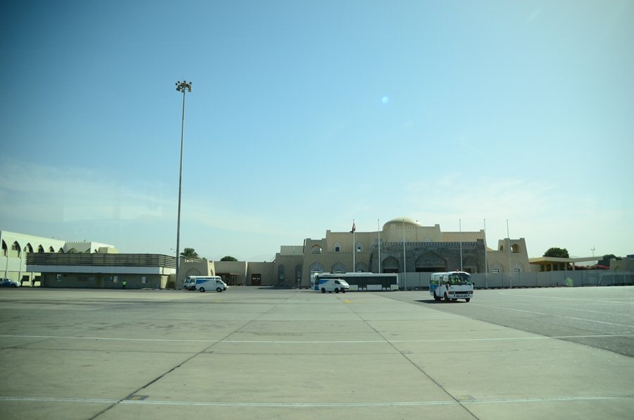 [b]ใช้เวลาบินอีกเกือบ 2 ชม. ก็ถึงสนามบิน Salalah International Airport ครับ[/b]