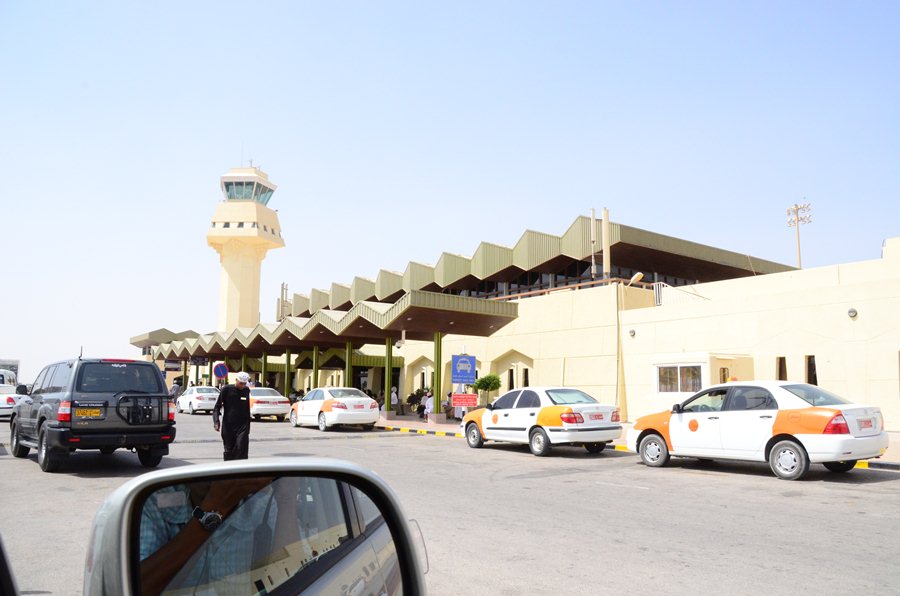 [b]ทาง No Boundaries Oman ซึ่งเป็น Trip Operator ส่งรถมารับที่สนามบินเพื่อเดินทางต่อไปยังเมือง Ash'