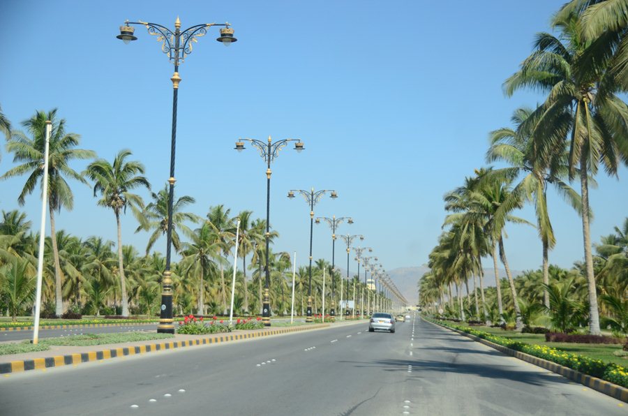 [b]บรรยากาศในเมือง Salalah ซึ่งเป็นหัวเมืองทางใต้ของ Oman ทุกอย่างเหมือนเนรมิตขึ้นมาครับ

ประเทศโอ