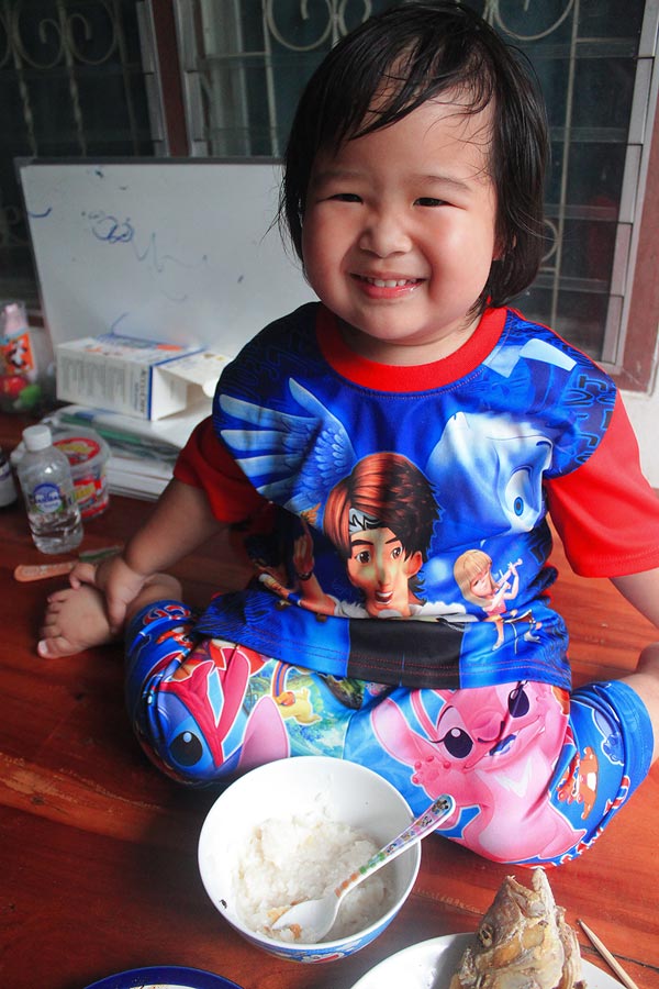 ถูกใจหนุ่มน้อยคนนี้และครับ ยิ้มแป้นเชียว  :smile: :smile: