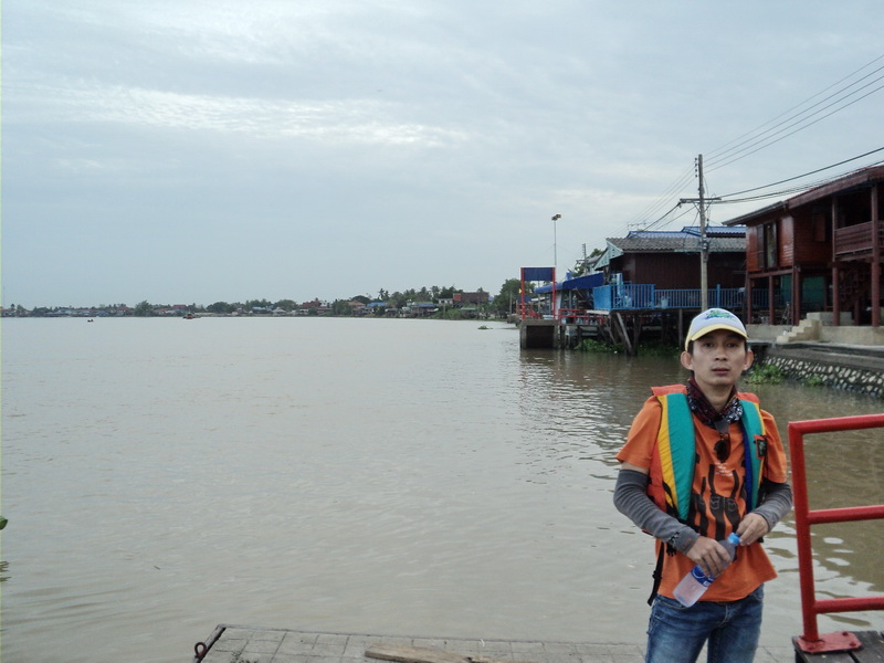 ทานอาหารเช้าเหนียวหมูปิ้งเรียบร้อย อากาศยามเช้าริมเจ้าพระยาสดชื่นดีครับ

 :love: :love: :love: :lo