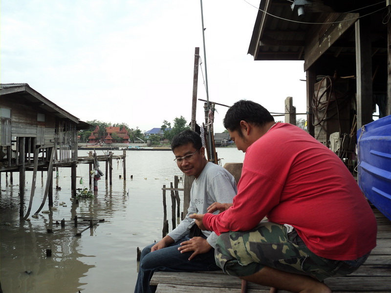 แวะผ่อนคลายสบายท้องบ้านไต๋ต้นก่อนเลยผม

ไต๋ต้นกำลังโชว์ผลงานที่เคยถ่ายเก็บไว้ให้พี่เล็กดูครับ