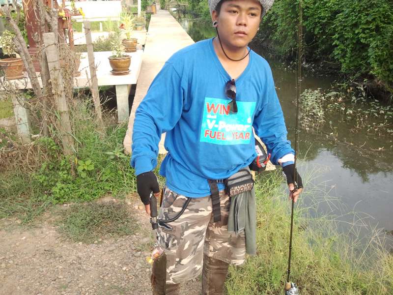  [b]ปลาขึ้นแล้ว คันยังอยู่ดี           ได้ตัวเร็วเลยวันนี้ คงจะดวงดีตลอดวันแน่ๆ[/b]